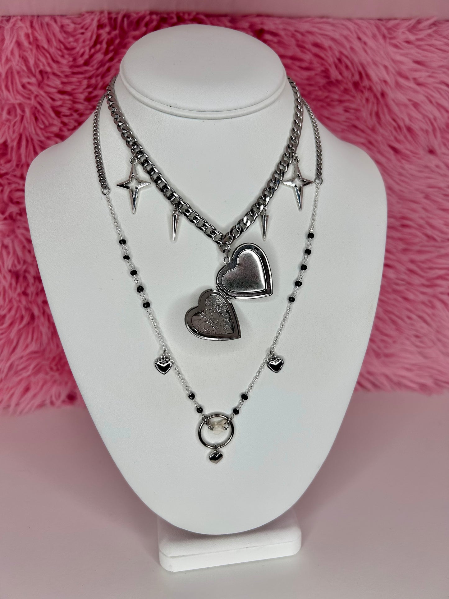 "𝕰𝖑𝖊𝖆𝖓𝖔𝖗" Necklace
