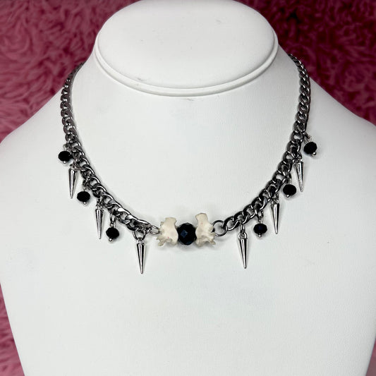 "𝖈𝖆𝖙𝖍𝖊𝖗𝖎𝖓𝖊" Necklace Black