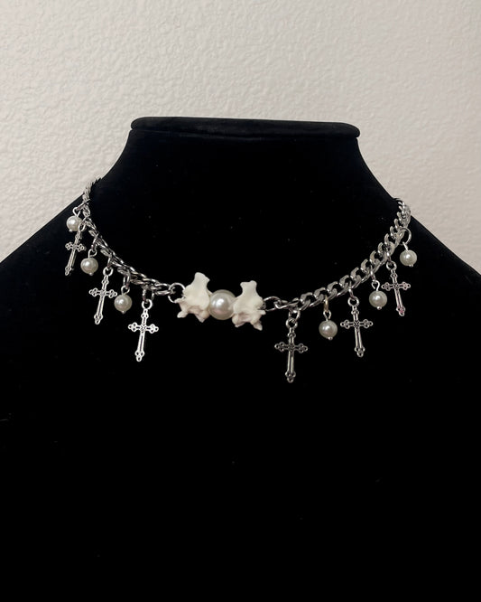 "𝕺𝖕𝖍𝖊𝖑𝖎𝖆" Necklace White