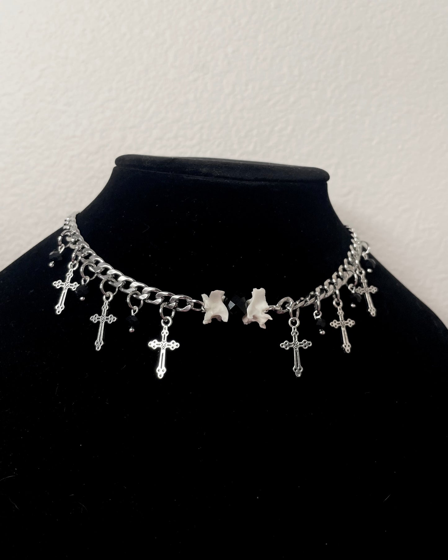 "𝕺𝖕𝖍𝖊𝖑𝖎𝖆" Necklace Black